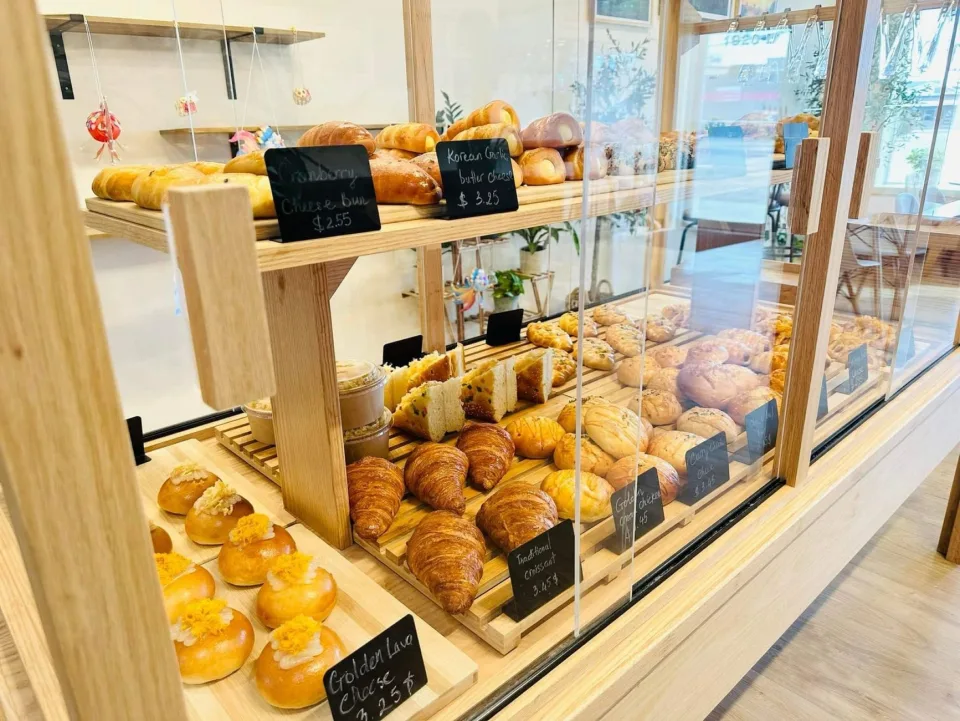 Hộp và túi gói bánh mang đi